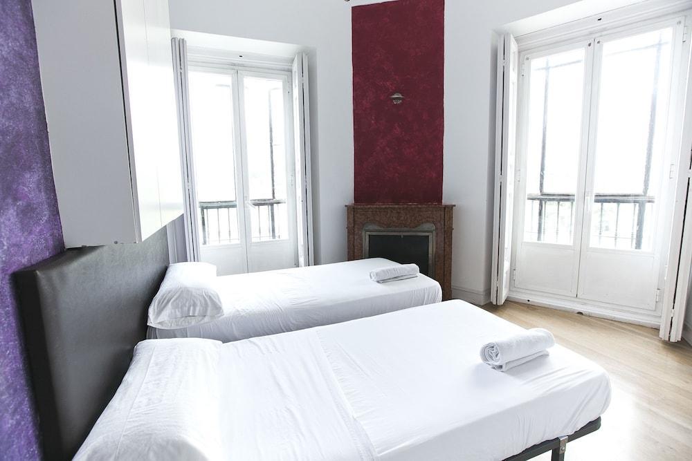 Hotel Apartamento Bailen 3*